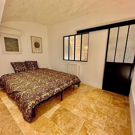 Place De Parking Au Pied Du Logement - Spacieux Et Atypique Apartman Orléans Kültér fotó