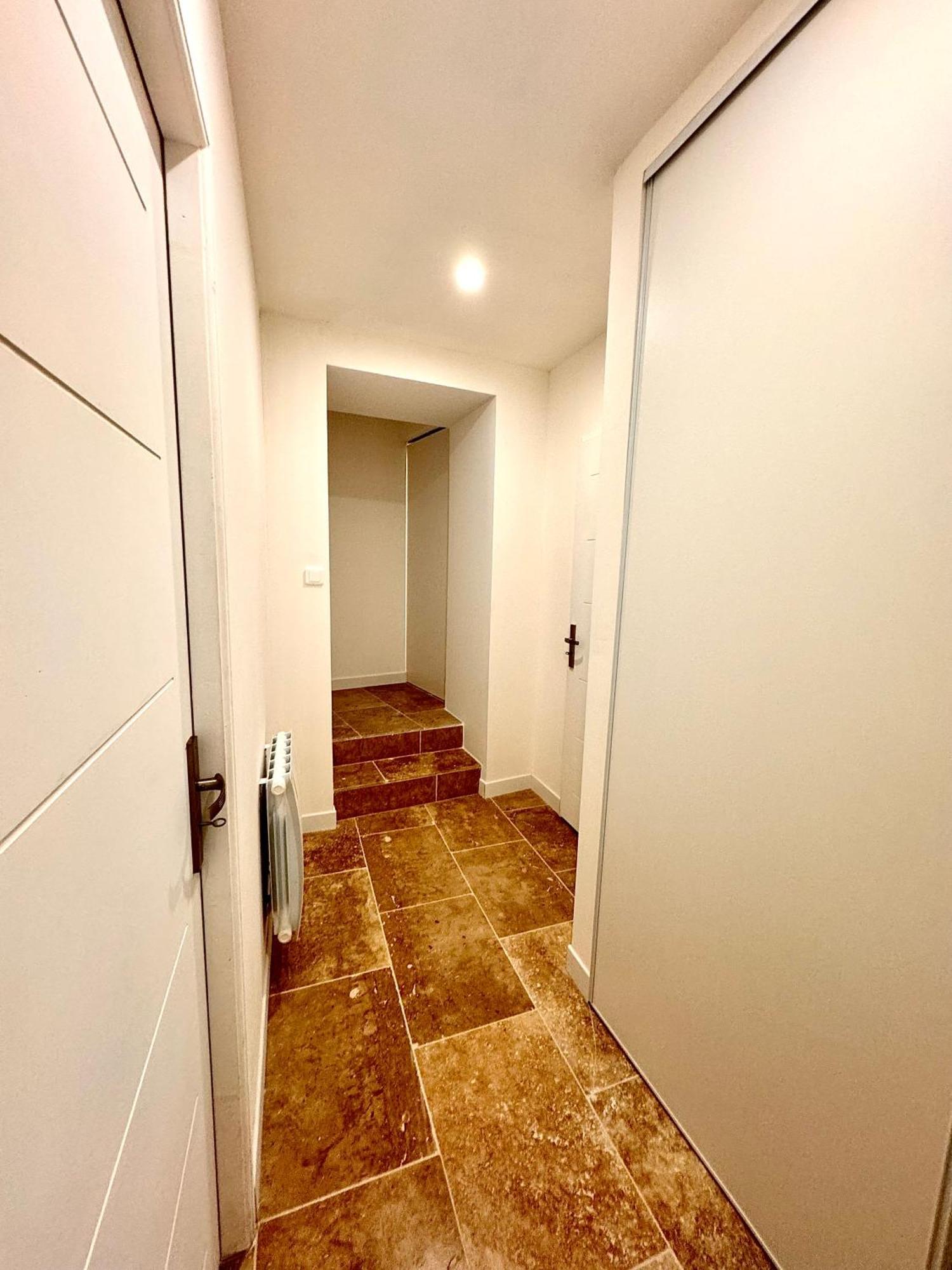Place De Parking Au Pied Du Logement - Spacieux Et Atypique Apartman Orléans Kültér fotó
