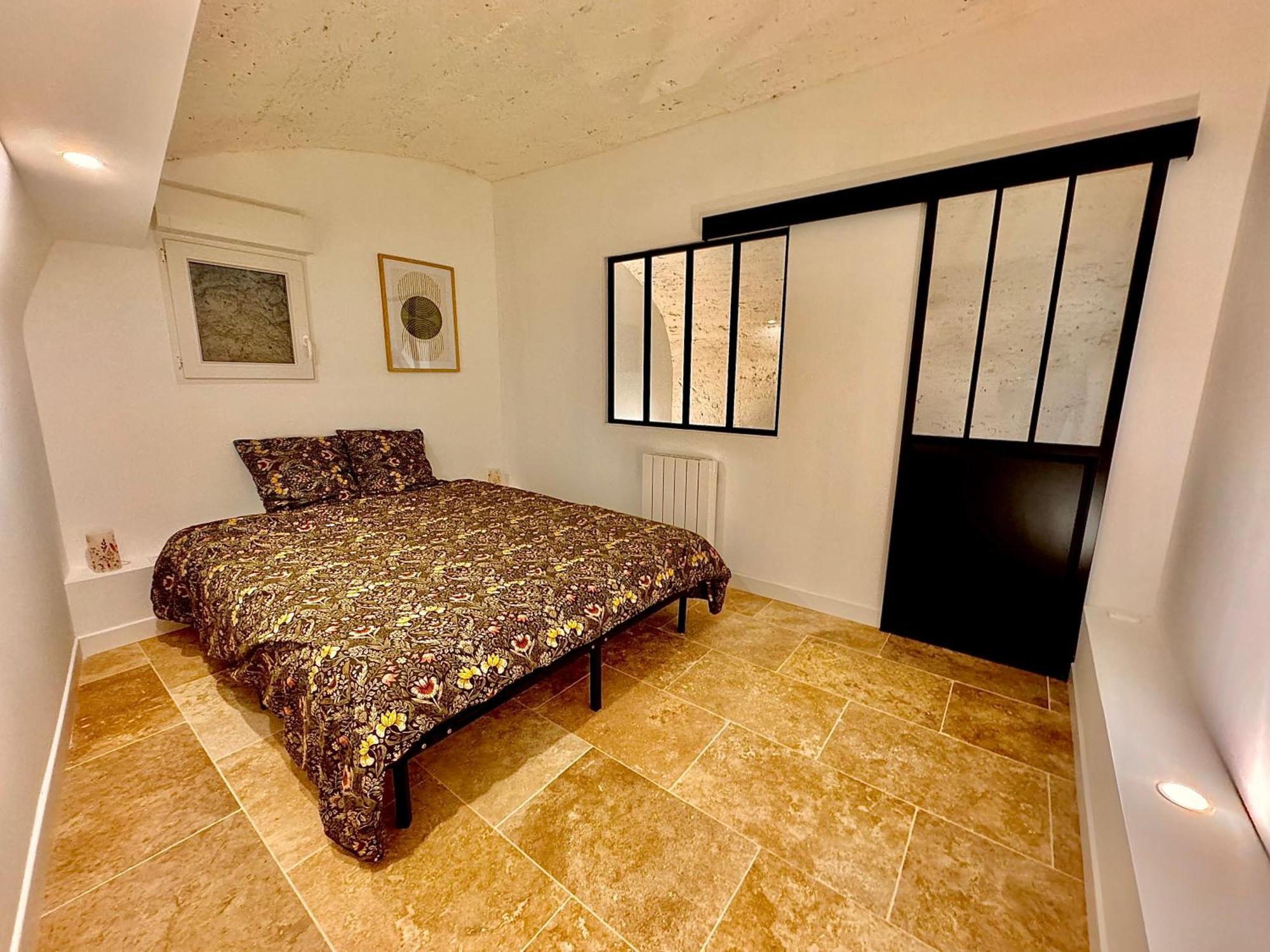 Place De Parking Au Pied Du Logement - Spacieux Et Atypique Apartman Orléans Kültér fotó